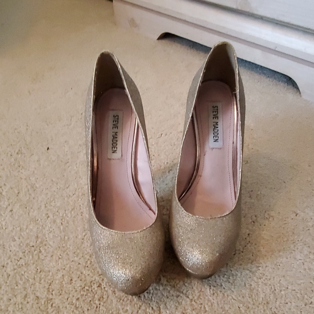 GUC Steve Madden gold glitter pumps - Picture 1 of 6